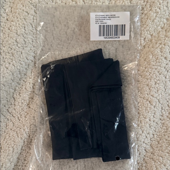 BROOKS Black Neck Gaiter. New never opened. - Picture 2 of 2